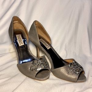 Badgley Mischka pewter gray peep toe heels size 7